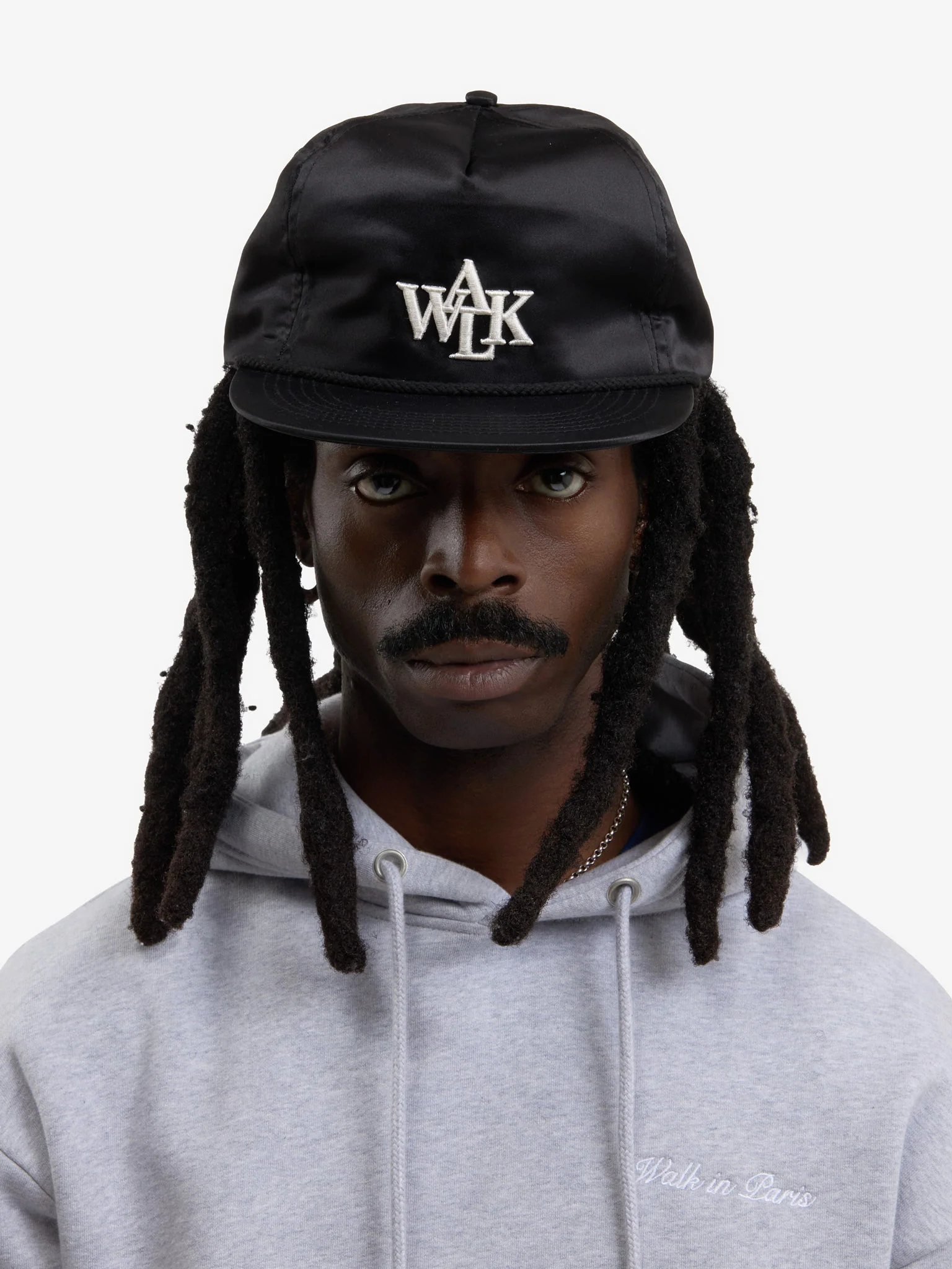 La casquette Signature en satin noire - Image 7