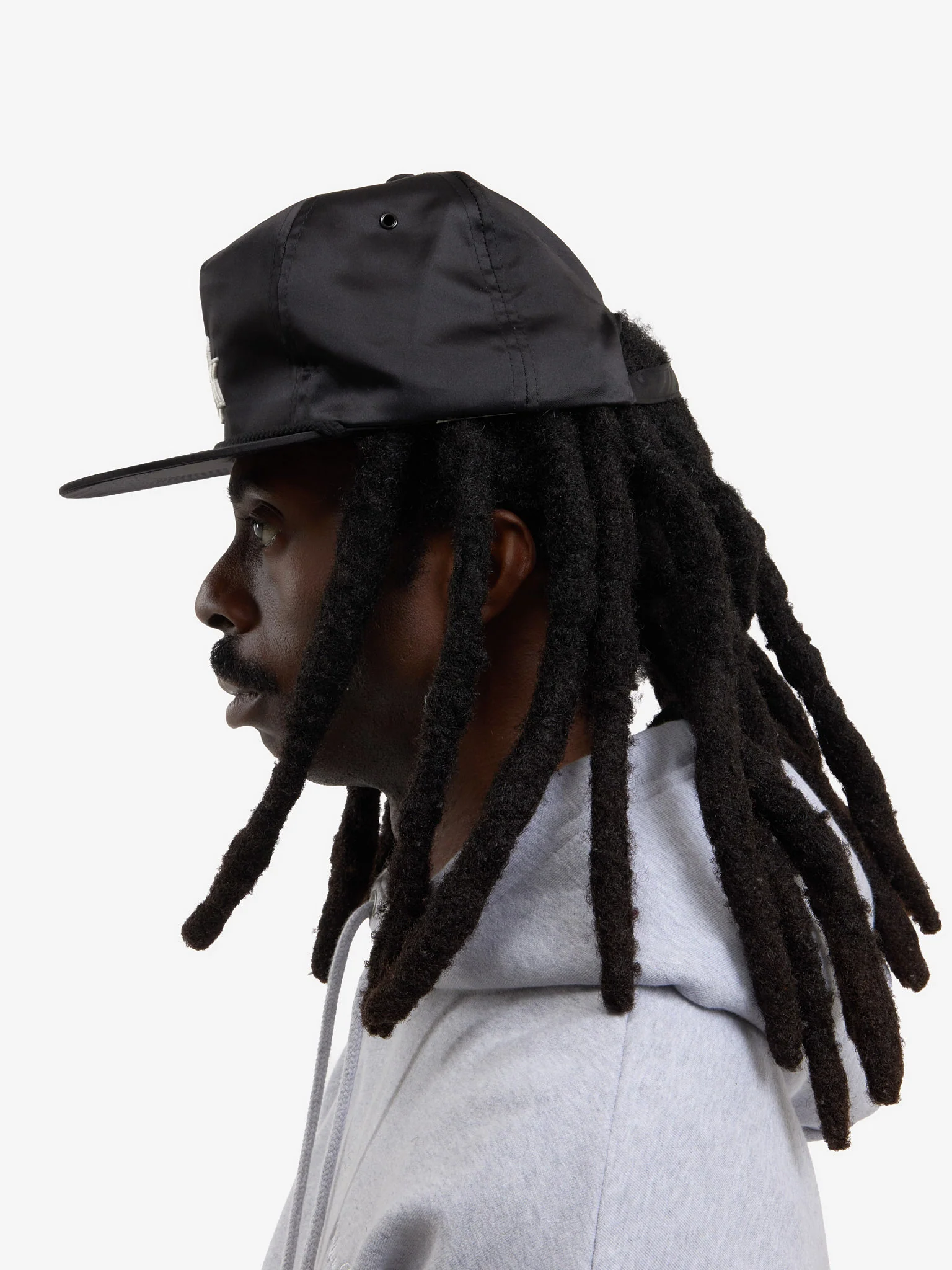 La casquette Signature en satin noire - Image 9