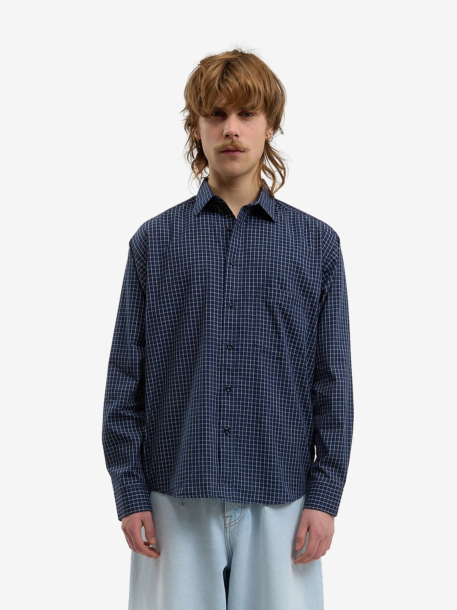 La chemise à carreaux bleue - Image 2