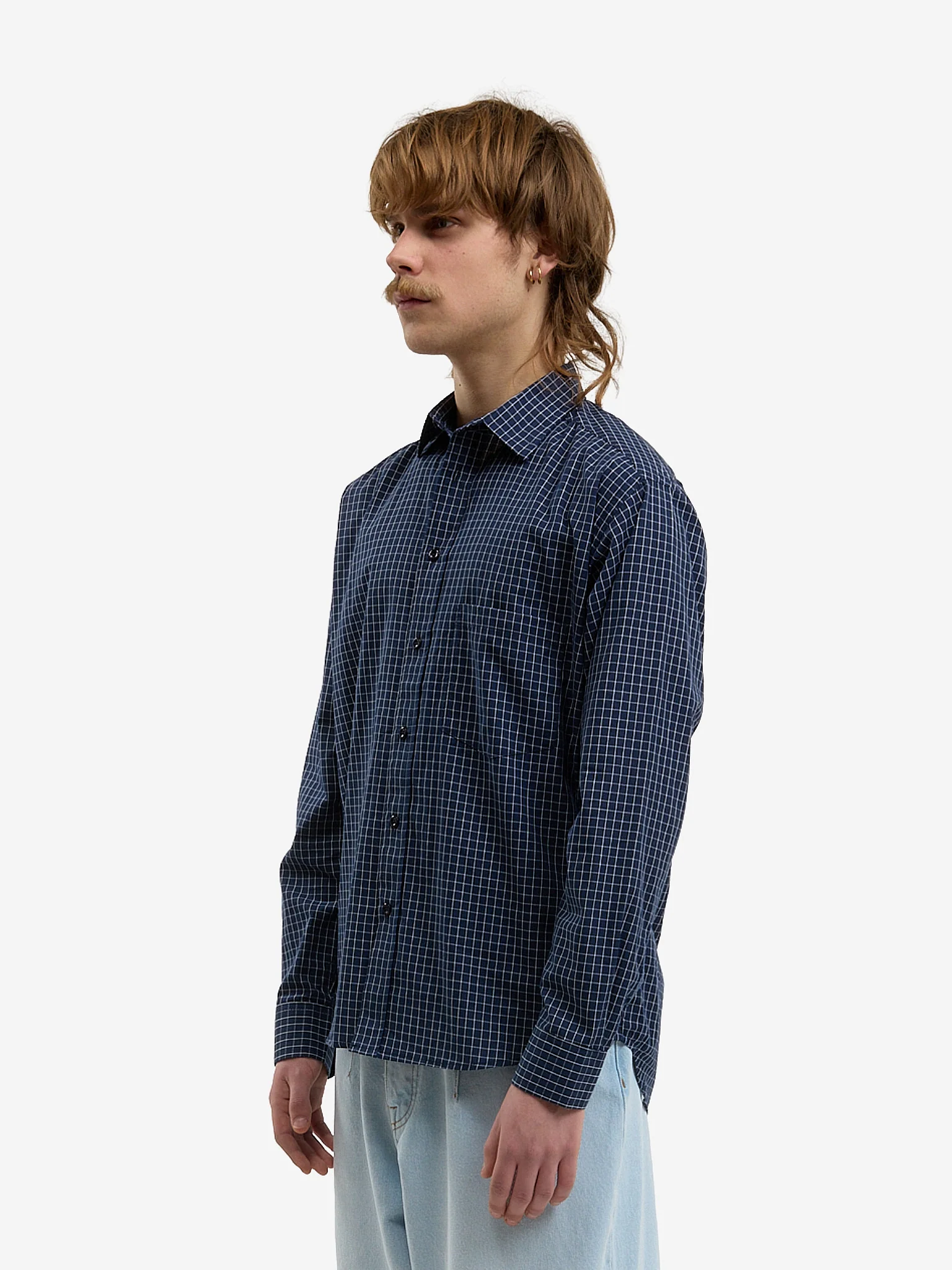 La chemise à carreaux bleue - Image 3