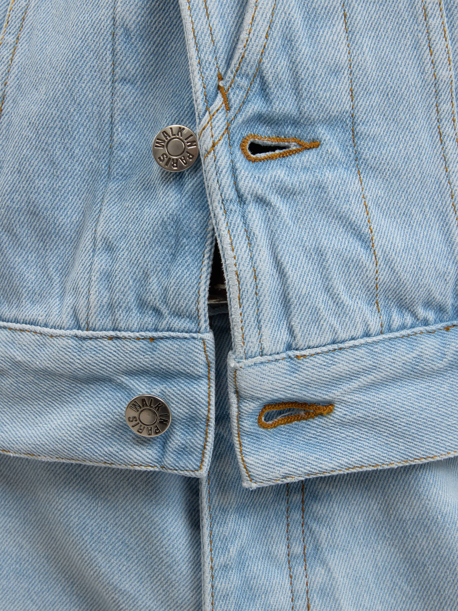 La veste du postier en denim clair délavé - Image 10
