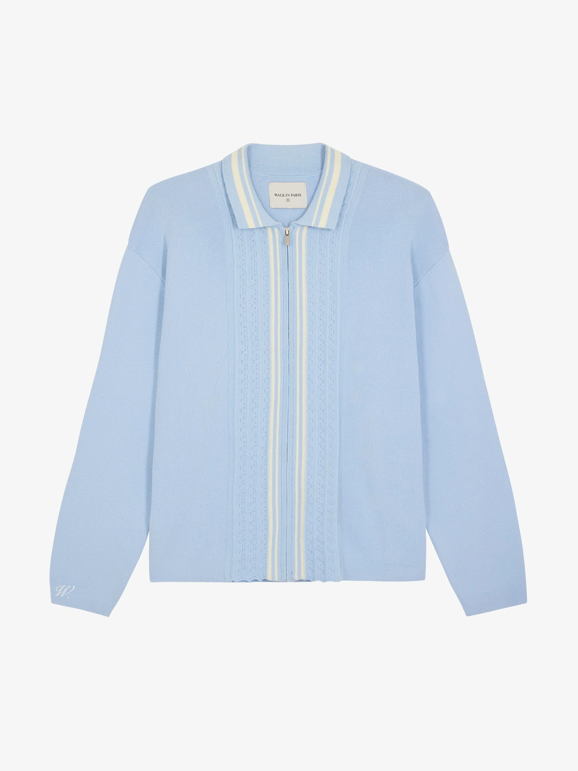 Le cardigan bleu à manches longues