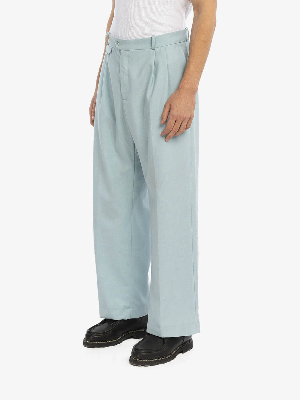 Le pantalon de costume bleu - Image 3