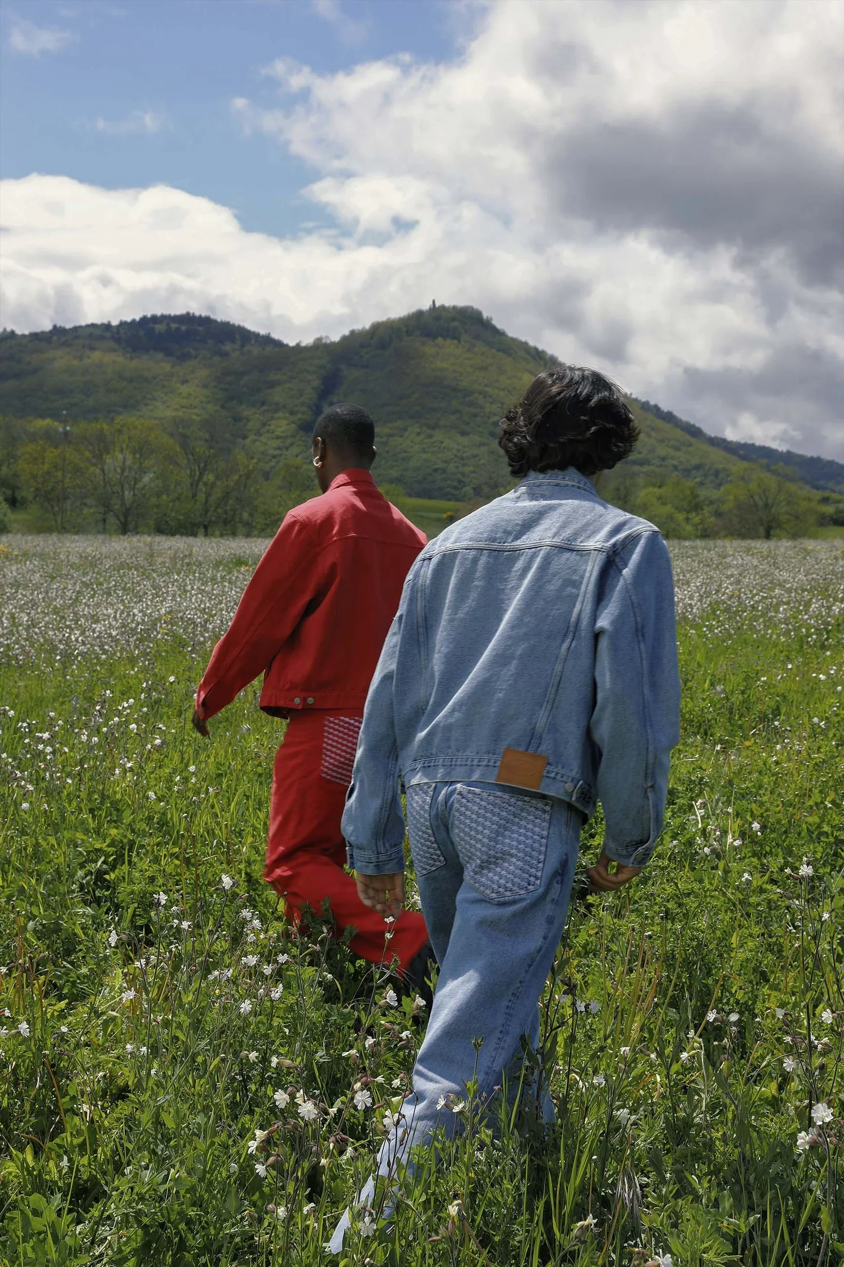 LE PANTALON EN JEAN ROUGE - Image 3