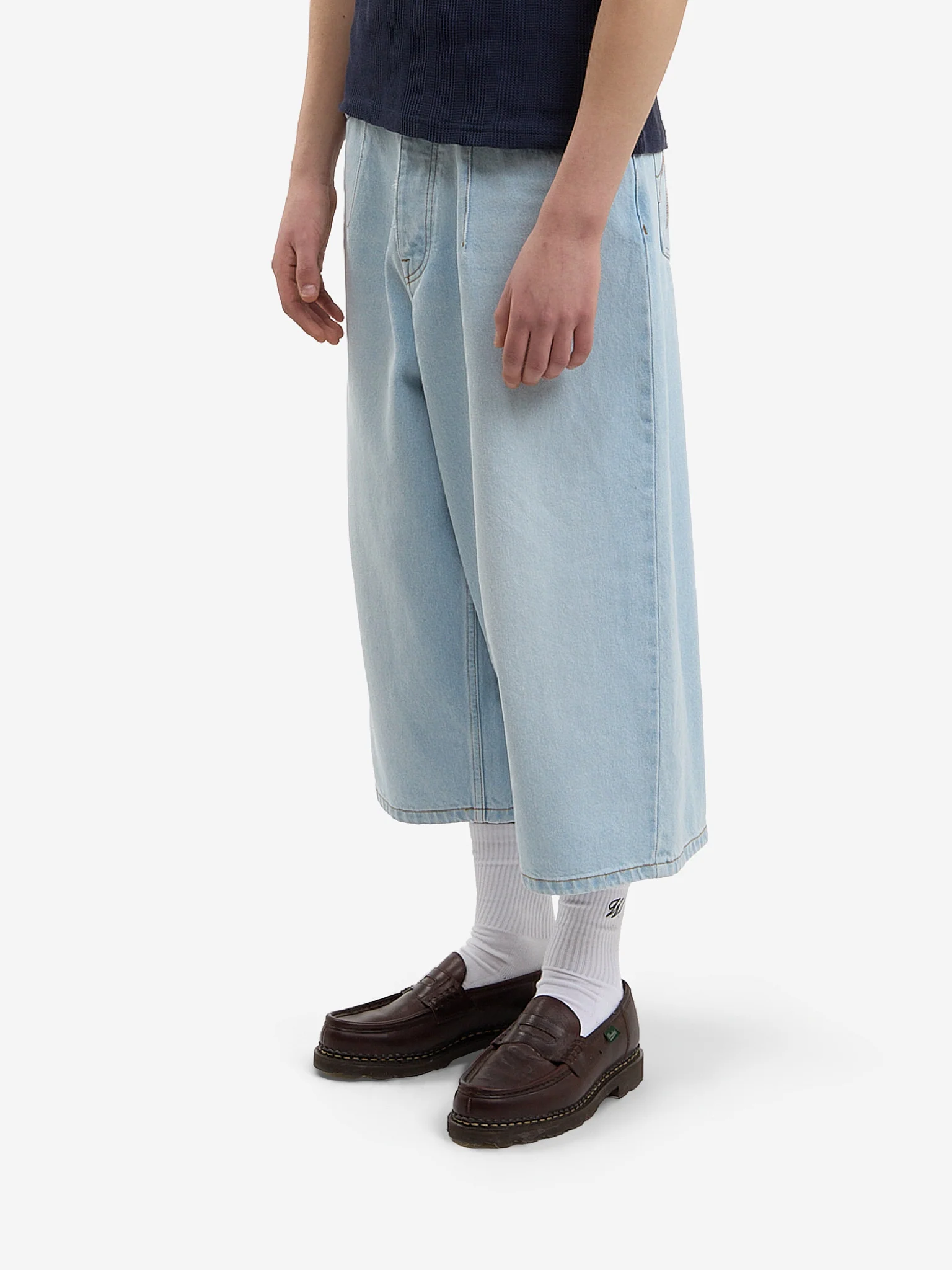 Le short ballon en denim clair délavé - Image 10
