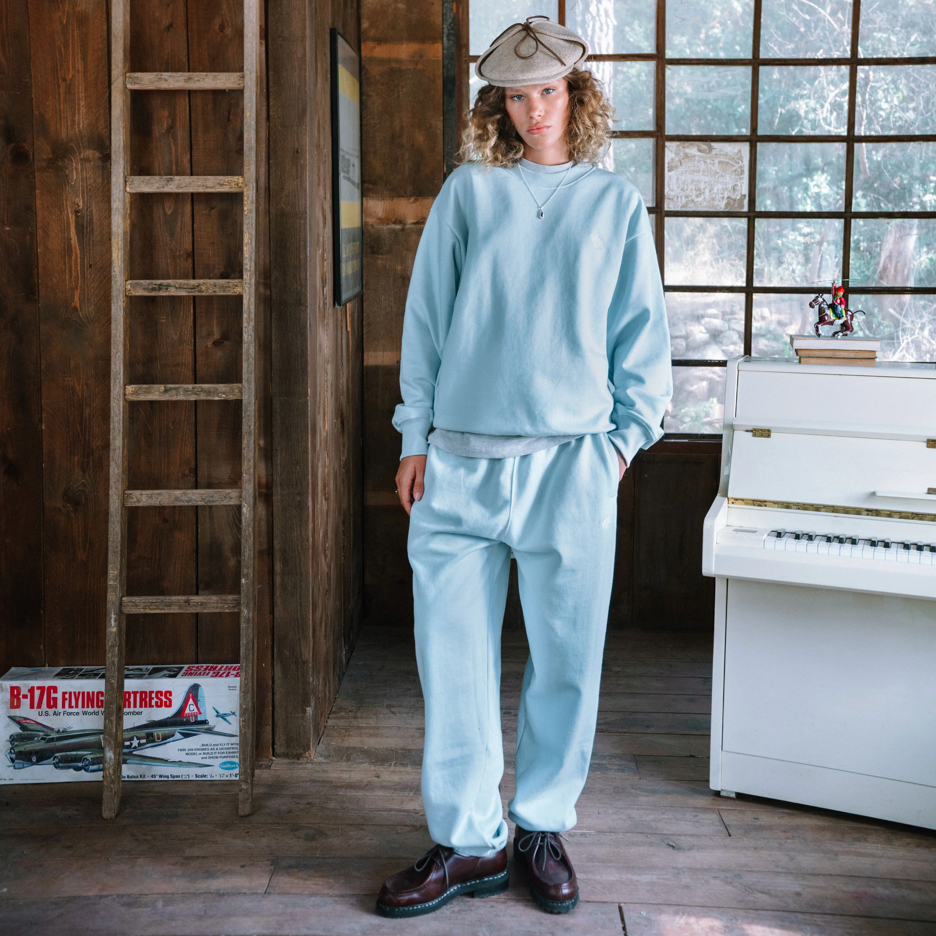 Le sweatshirt bleu ciel - Image 3