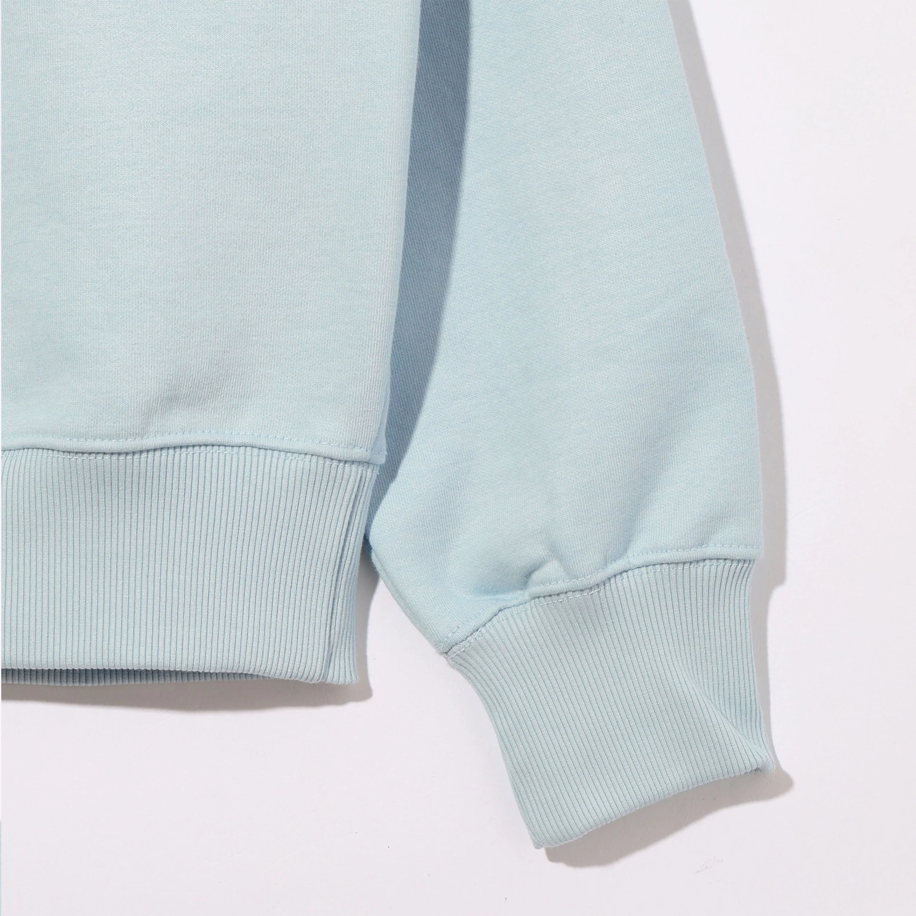 Le sweatshirt bleu ciel - Image 5