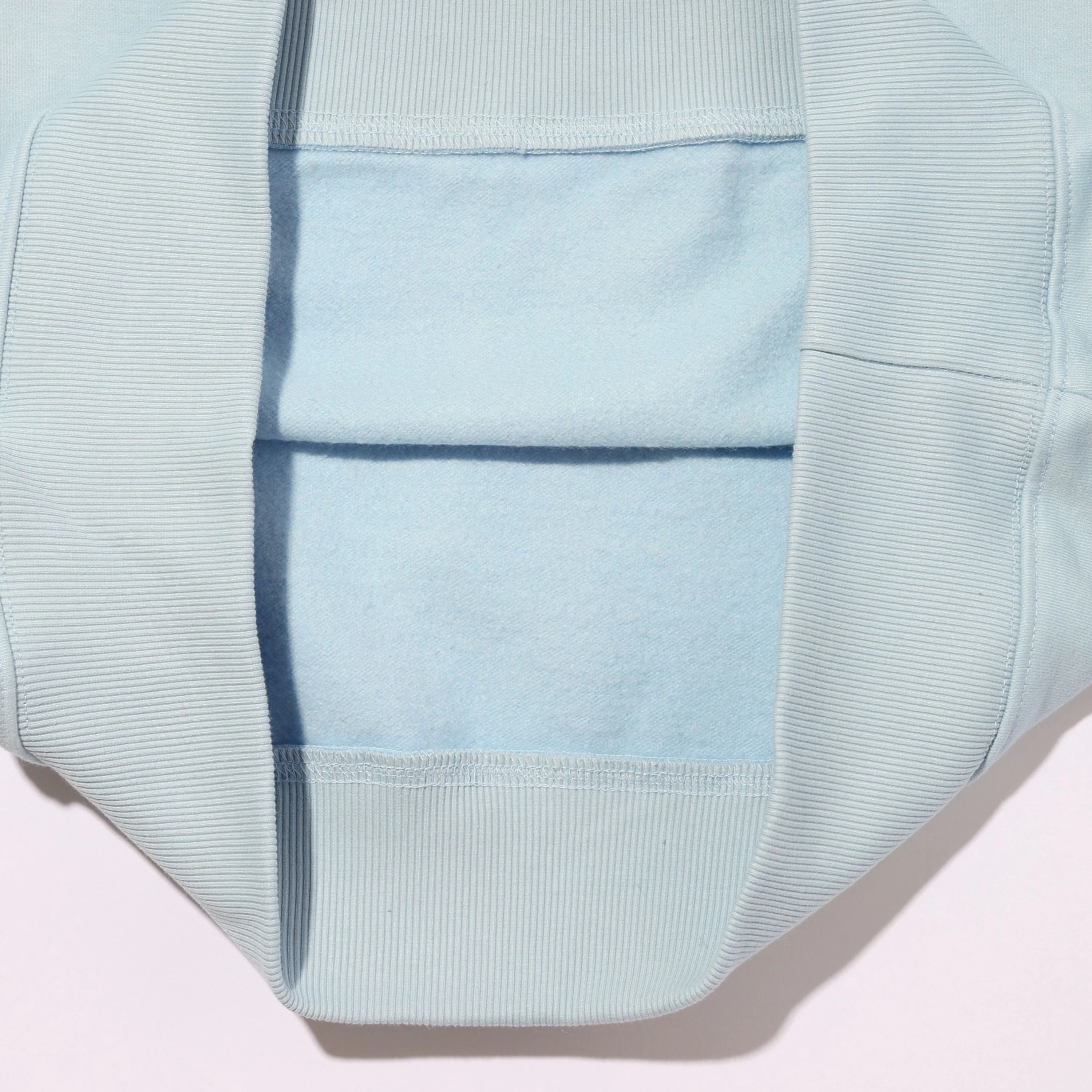 Le sweatshirt bleu ciel - Image 6