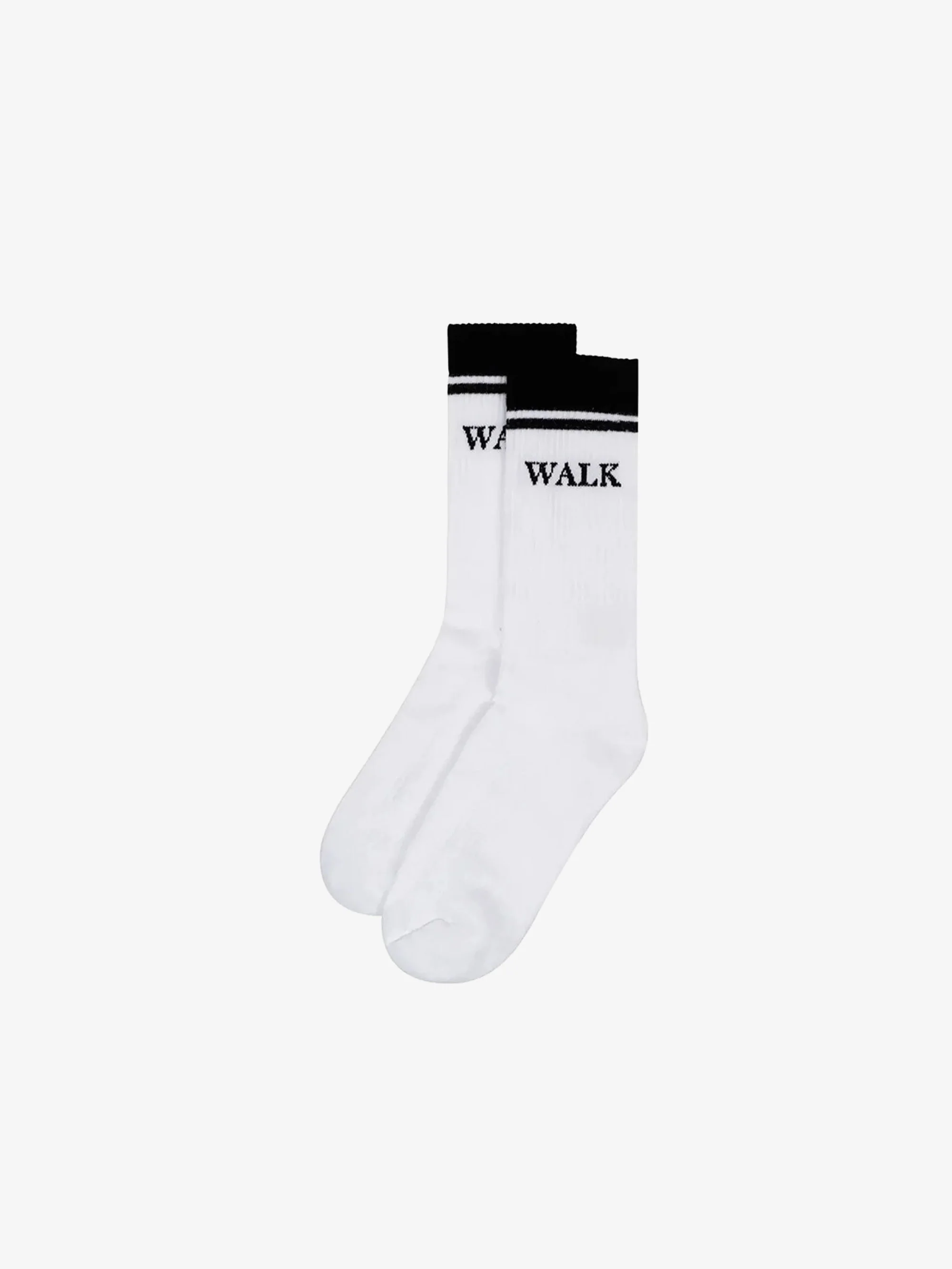 Les chaussettes sport blanches